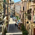 Ballaro's Vibe Historical Cathedral District アパート