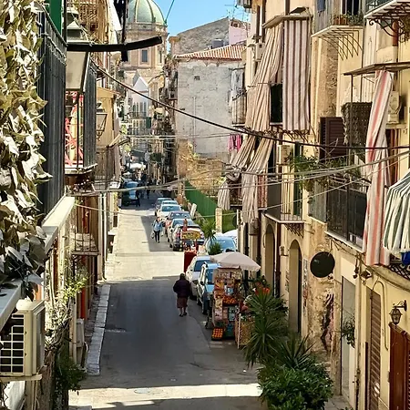Ballaro's Vibe Historical Cathedral District Lejlighed
